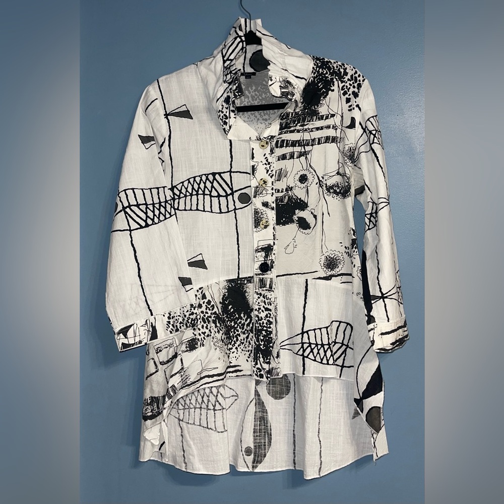 Shana Abstract Print Button-down Shirt - Medium - EUC
